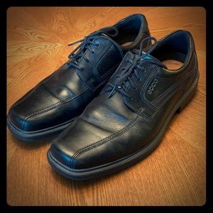 Men’s Ecco dress shoes.  Size 44